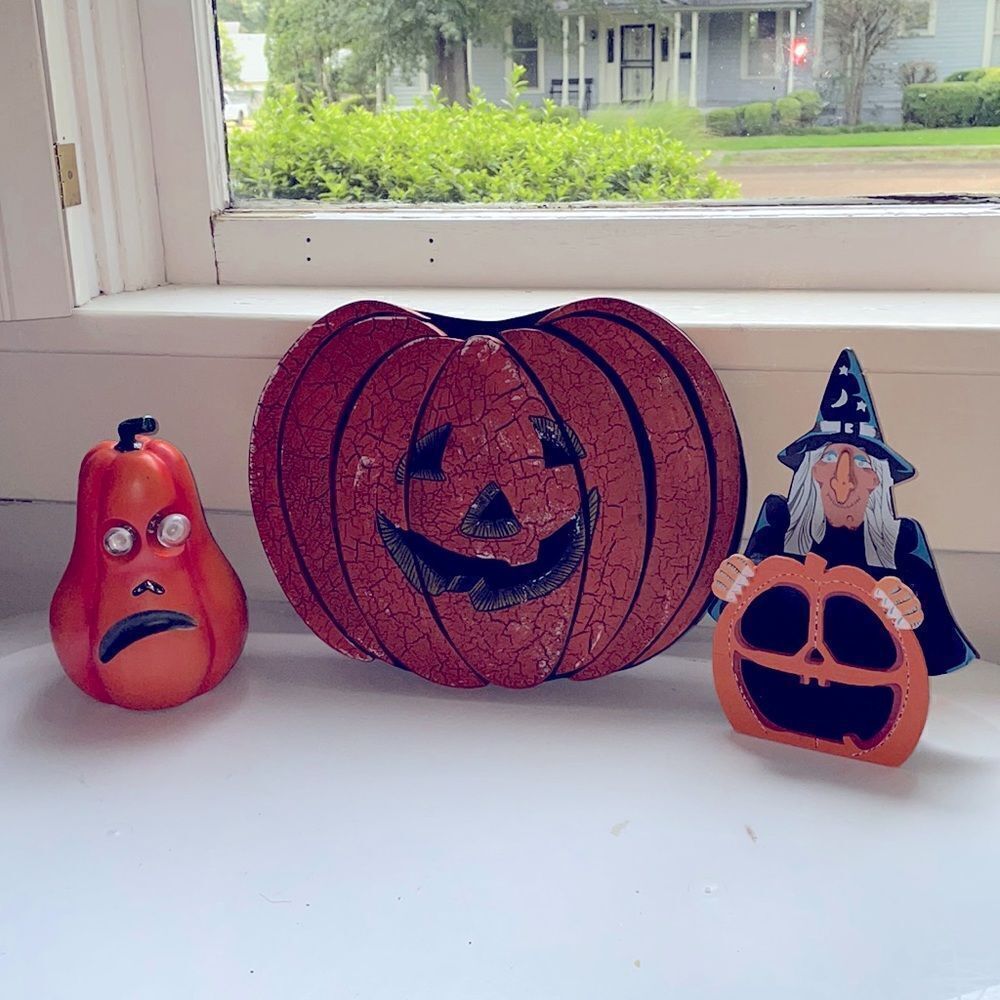 Random lot of Halloween Decorations- witch, plastic & wooden‎ Jack O Lantern
